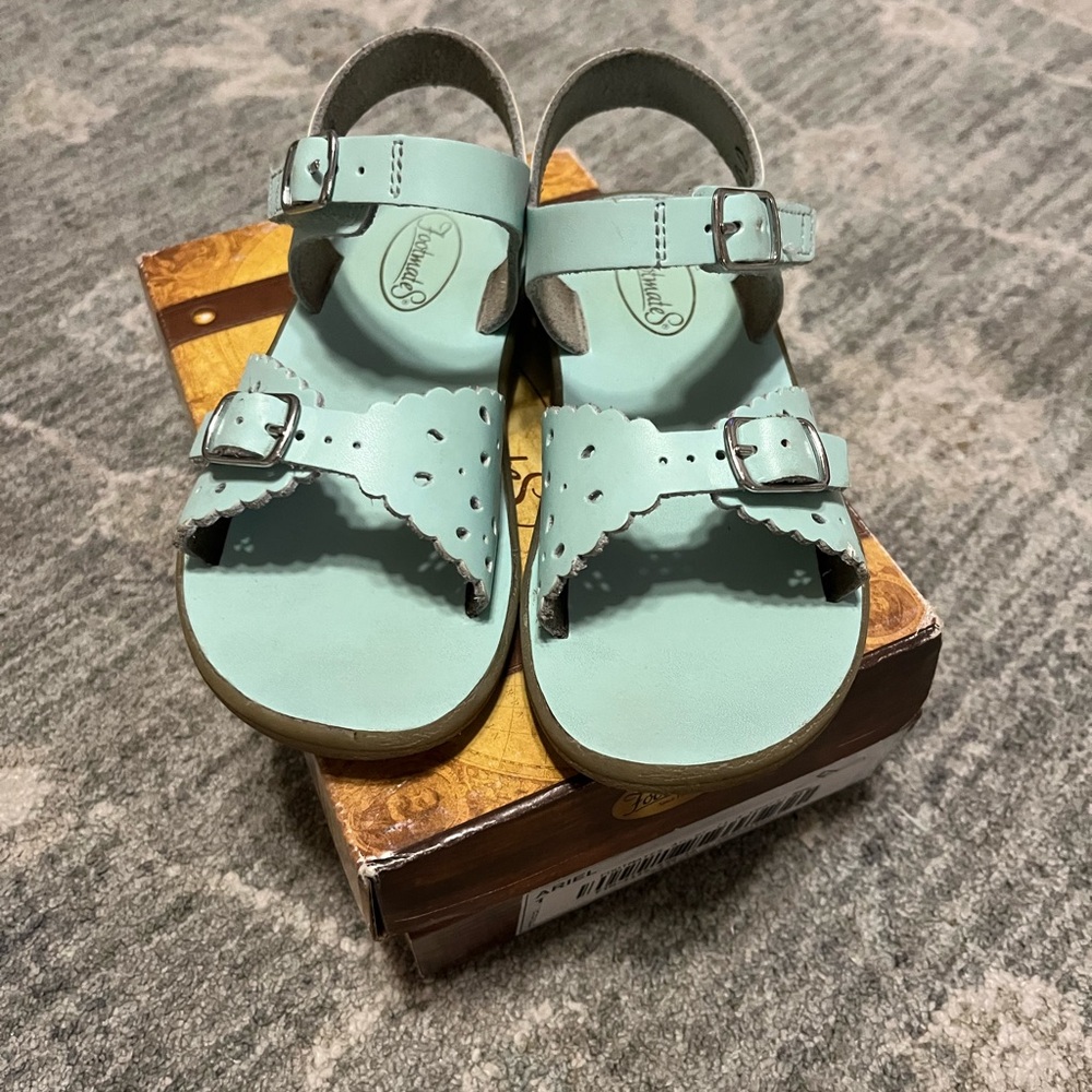 SOLD FootMates Blue Sandals Comfortable Flip Flops Size 10